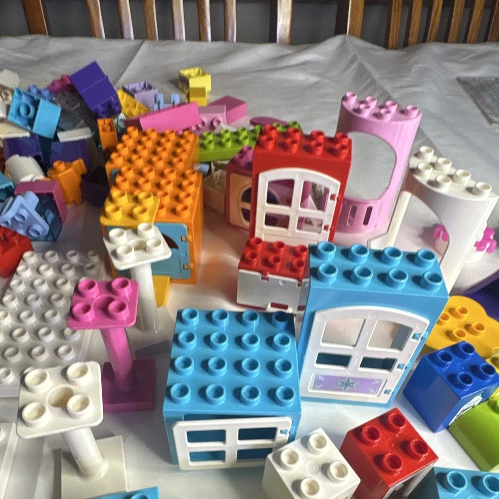 LEGO DUPLO 240 Mixed Bricks Pieces & People Minnie, Elsa Olaf. Girls.